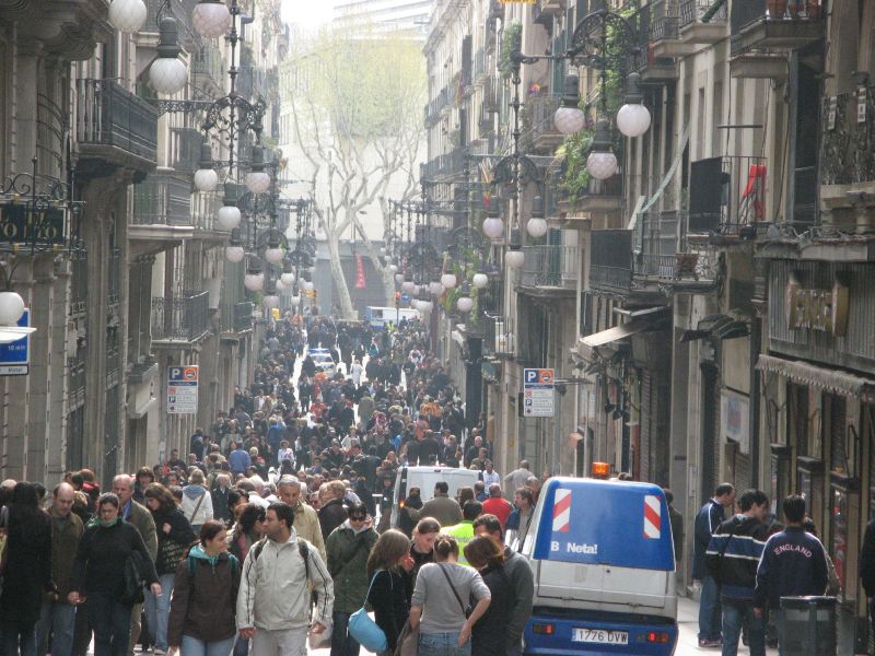 Ferran in Barcelona, eine beliebte Ess- und Shoppingstraße in der Altstadt