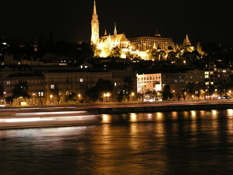 Buda bei Nacht