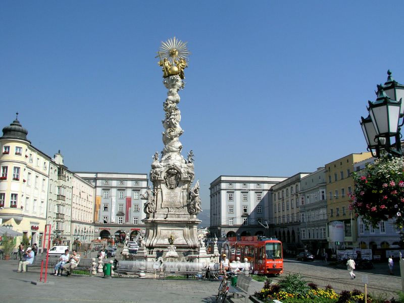 Der Linzer Hauptplatz mit der Dreifaltigkeitssäule