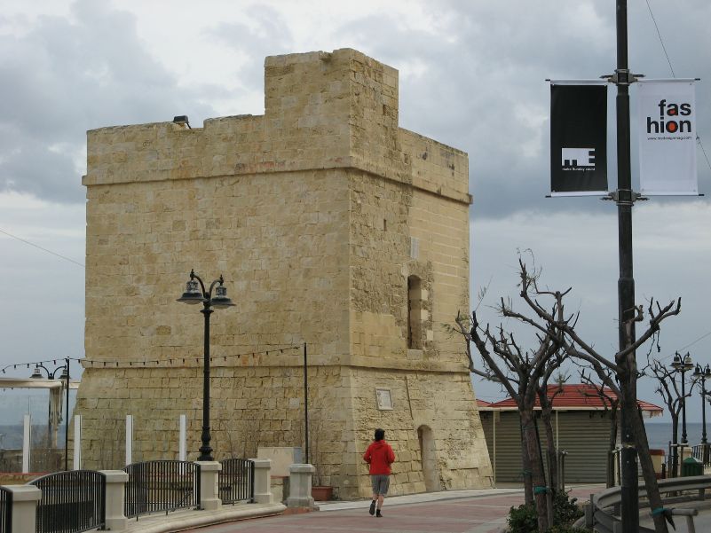 Malta, Turm an der Grenze zu St. Julian's
