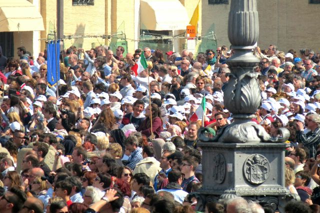 Petersplatz und Petersdom im Vatikan in Rom