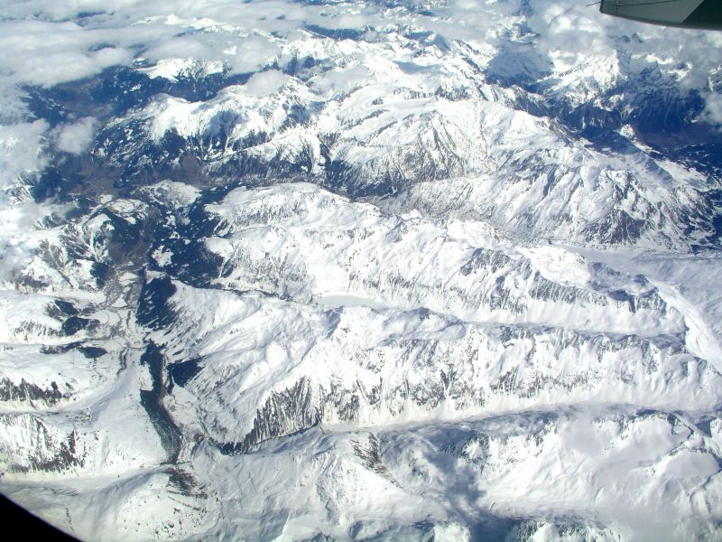 Blick aus dem Flugzeug auf die Alpen
