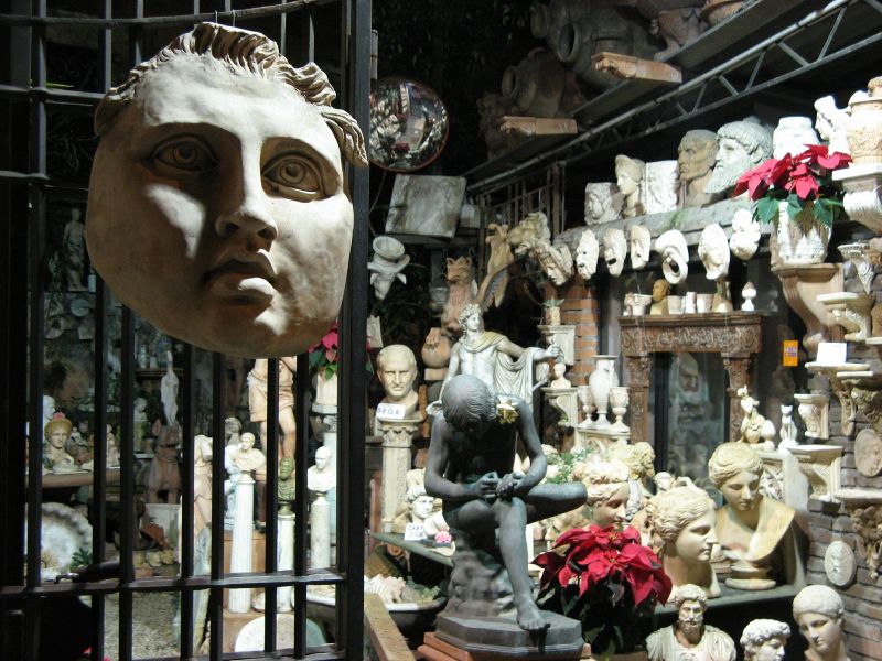 Antiquitätenladen in der Via Torino
