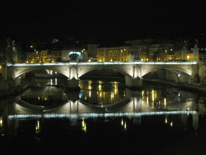 Ponte Vittorio Emanuele II bei Nacht
