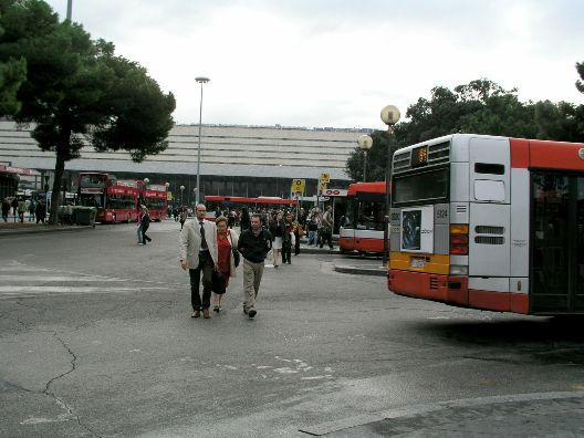 Rom Bahnhof Termini und Piazza dei cinquecento, der Busbahnhof
