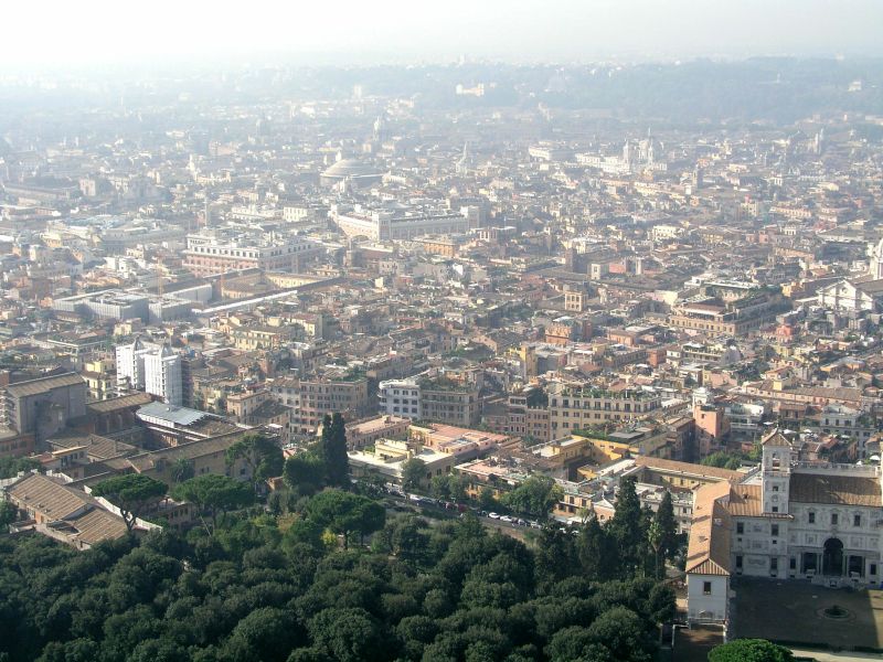 Rom von oben - Im Centro Storico sieht man deutlich das wuchtige Pantheon