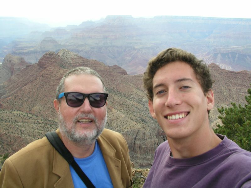 Selbstbildnis, die Autoren, Vater und Sohn Buchegger am Rande des Grand Canyons