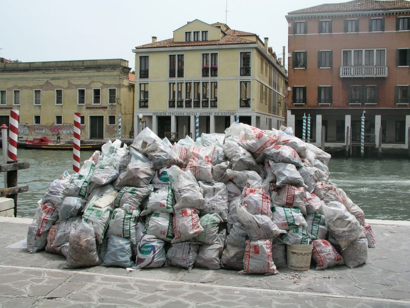 Venezianische Müllsäcke