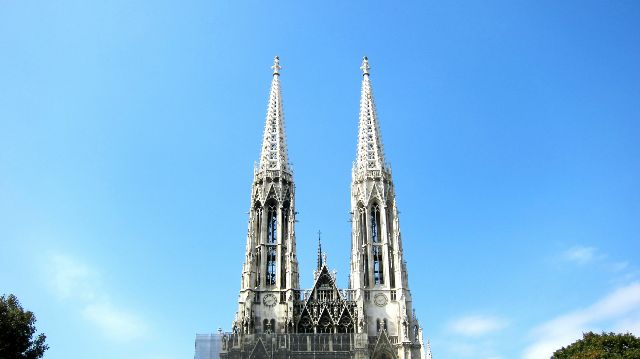 b9160060-wien-votivkirche.jpg (25875 Byte)