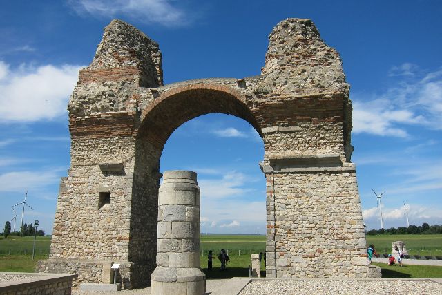 Heidentor bei Canrnuntum - Petronell 