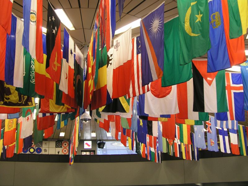 Flaggen in der Rotunde des VIC